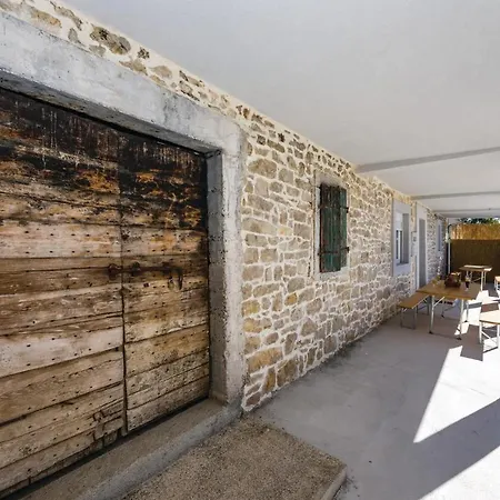 Three-bedroom Holiday In Дом отдыха *