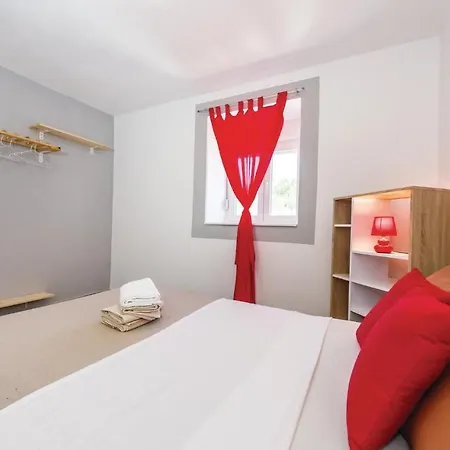 Дом отдыха Three-bedroom Holiday In Nadin