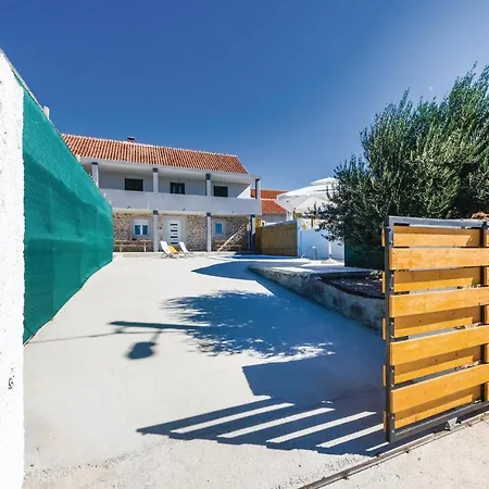 Дом отдыха Three-bedroom Holiday In Nadin
