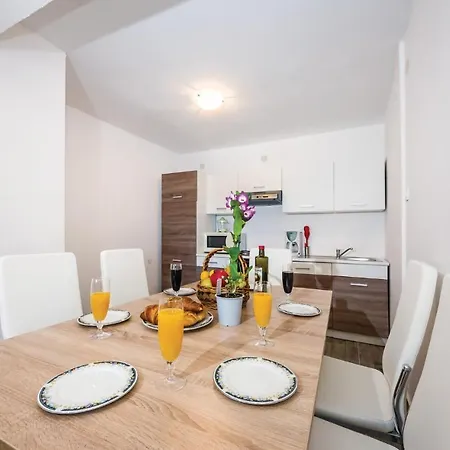 Three-bedroom Holiday In