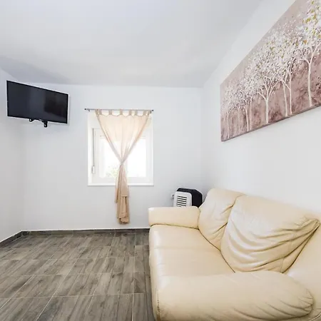 Дом отдыха Three-bedroom Holiday In *