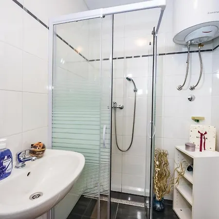 Дом отдыха Three-bedroom Holiday In Nadin