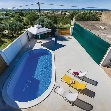 Дом отдыха Three-bedroom Holiday In